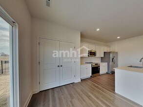 9106 Henley Ave in Reynoldsburg, OH - Foto de edificio - Building Photo