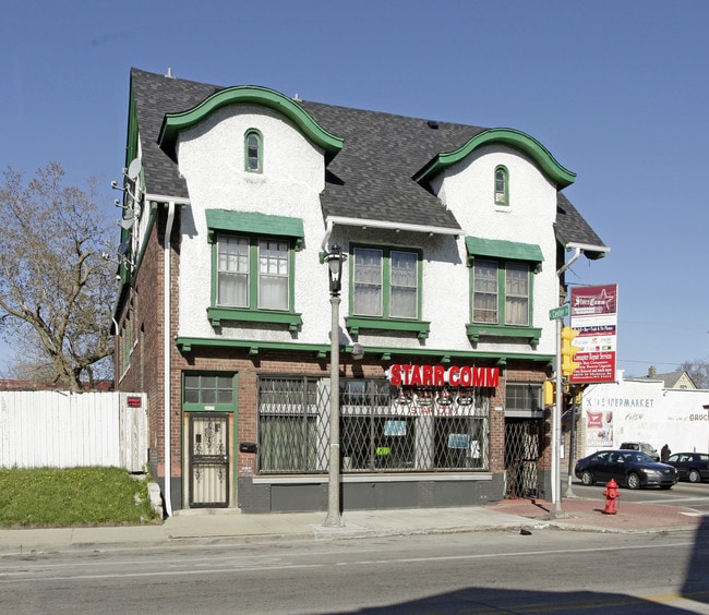 2675-2679 N Holton St