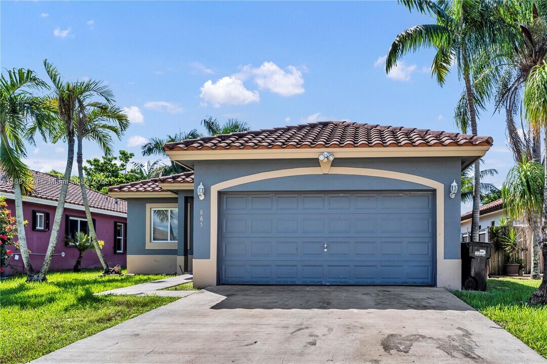 865 SW 6th St in Florida City, FL - Building Photo