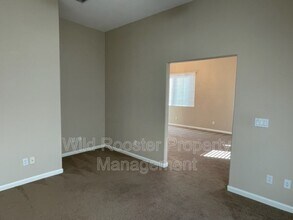10165 Sorenstam Dr in Sacramento, CA - Building Photo - Building Photo