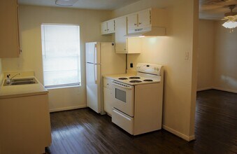 3608 Western St in Bryan, TX - Building Photo - Building Photo