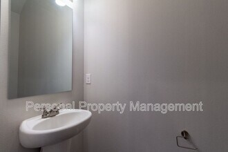 5705 NE 59th Way in Vancouver, WA - Building Photo - Building Photo