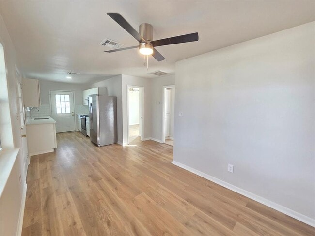 411 W 4th St in Flatonia, TX - Building Photo - Building Photo