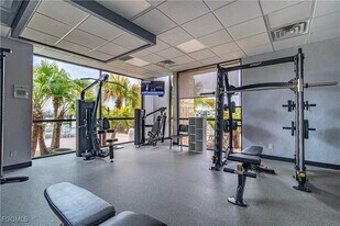 7402 Lake Breeze Dr in Ft. Myers, FL - Building Photo