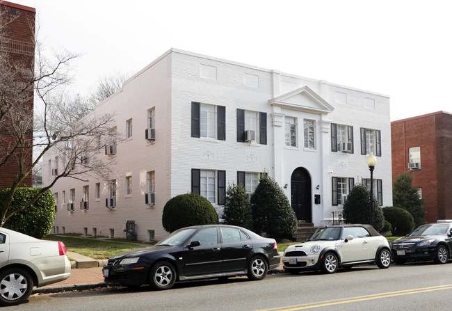 1719 35th St NW in Washington, DC - Building Photo - Building Photo