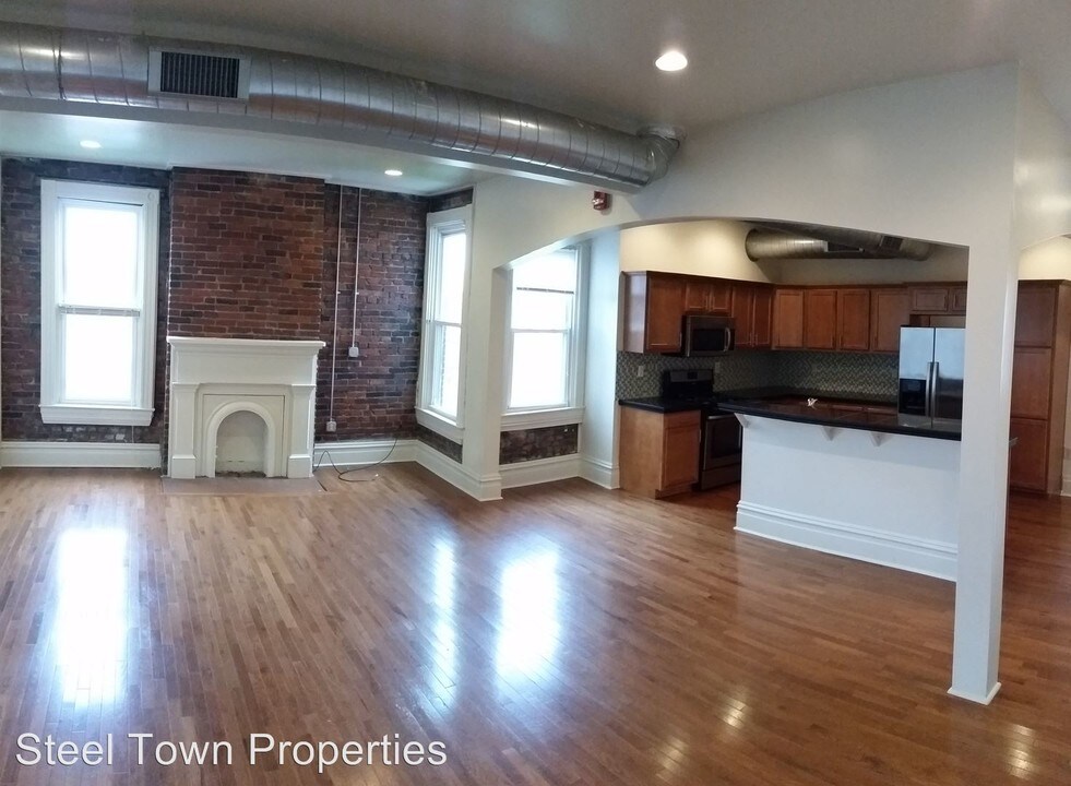 2405 Sarah St in Pittsburgh, PA - Building Photo