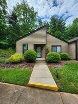 6 Woodlands Dr in Black Mountain, NC - Building Photo