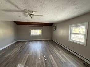 21 Creston St in Worcester, MA - Building Photo - Building Photo