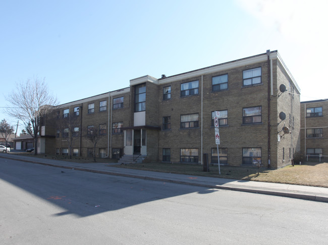 2645 Keele St in Toronto, ON - Building Photo - Building Photo