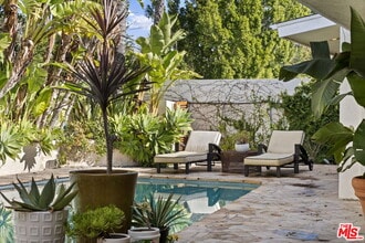 8405 Edwin Dr in Los Angeles, CA - Building Photo - Building Photo