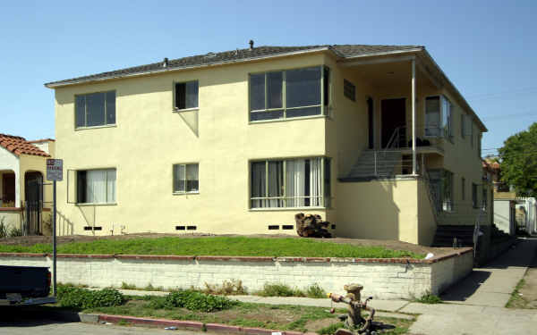 4900 St Elmo Dr in Los Angeles, CA - Building Photo