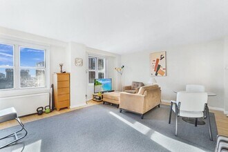 225 St Pauls Ave, Unit 14N in Jersey City, NJ - Building Photo - Building Photo