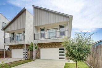 7117 Tierwester St in Houston, TX - Building Photo - Building Photo