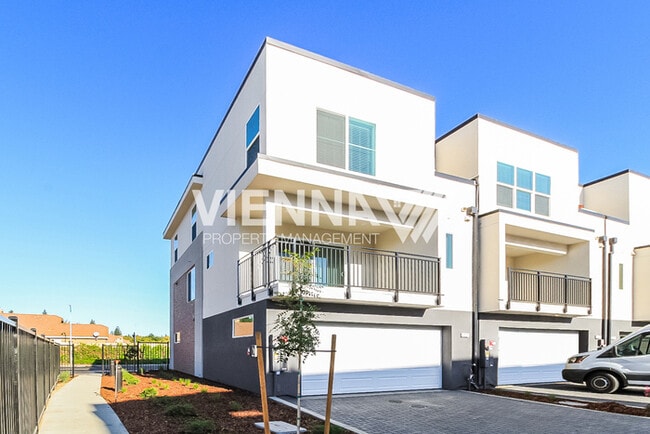 7976 Quiet Knolls Dr in Antelope, CA - Building Photo - Building Photo