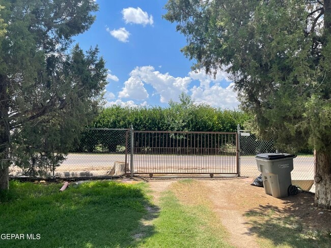 201 Wenda Dr in El Paso, TX - Building Photo - Building Photo