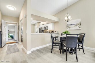 7360 Glenmoor Ln in Naples, FL - Foto de edificio - Building Photo