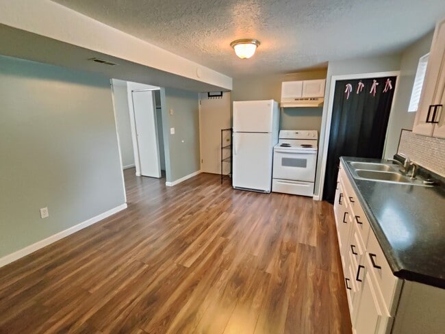 1121 W 2200 N in Layton, UT - Building Photo - Building Photo