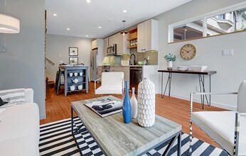 120 17th Ave E in Seattle, WA - Building Photo - Building Photo