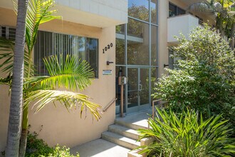 Harper Arms in West Hollywood, CA - Foto de edificio - Building Photo