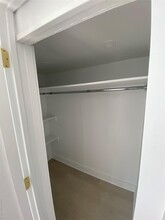 46 Park Ave in Bay Shore, NY - Building Photo - Building Photo