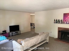 1402 N Brook Ct in Ellensburg, WA - Foto de edificio - Building Photo