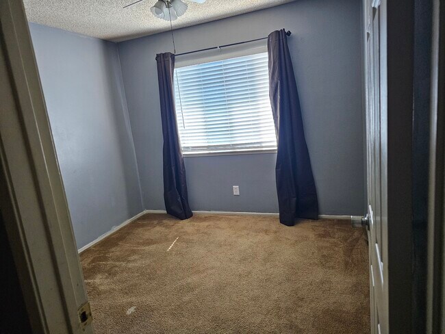 11400 San Fernando St in Moreno Valley, CA - Foto de edificio - Building Photo