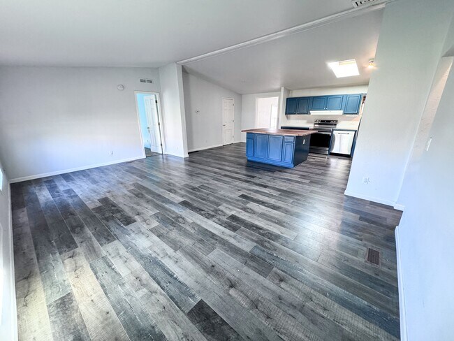 15112 Pioneer Rd in Klamath Falls, OR - Building Photo - Building Photo