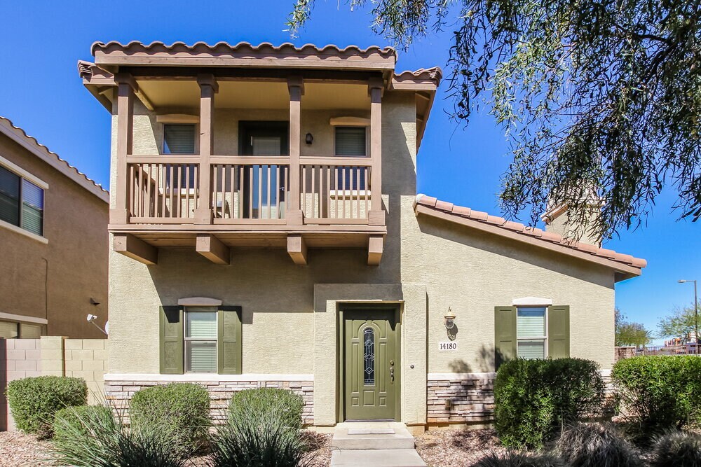 14180 W Country Gables Dr in Surprise, AZ - Building Photo
