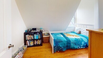 27 Cypress St, Unit 3 in Brookline, MA - Building Photo - Building Photo