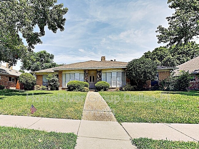 1128 Stratford Dr