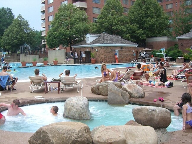 1121 Arlington Blvd, Unit 1121