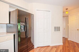 5958 Founders Hill Dr in Alexandria, VA - Building Photo - Building Photo