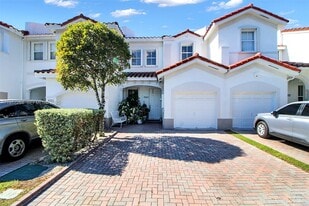 4362 NW 114th Path in Doral, FL - Building Photo