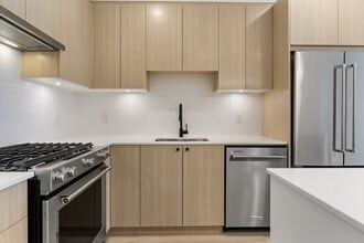 2771-2771 Montrose Ave in Abbotsford, BC - Building Photo - Building Photo