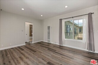 1330 S Barrington Ave in Los Angeles, CA - Building Photo - Building Photo