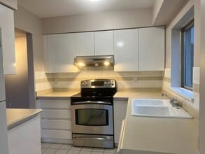 9633 Manchester Dr in White Rock, BC - Building Photo - Building Photo