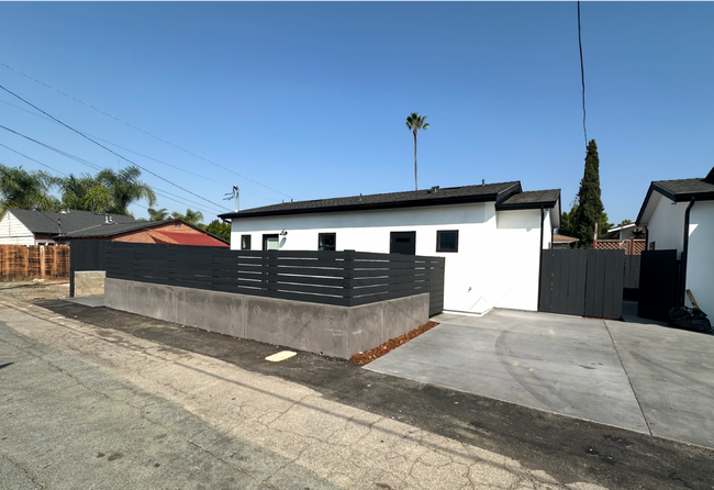 8707-8709 Washington Ave in La Mesa, CA - Building Photo - Building Photo
