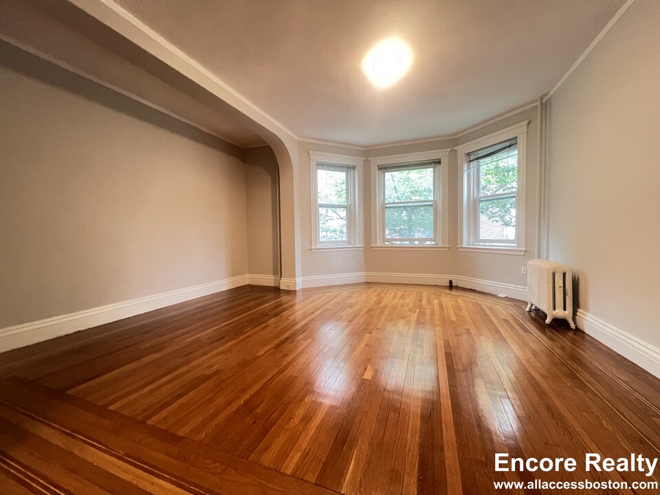 43 Stearns Rd, Unit #33-1 in Brookline, MA - Foto de edificio