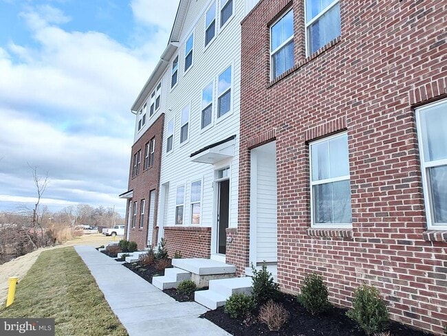 property at 3 Wafer Aly