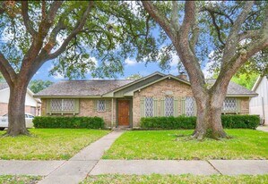 8911 Stroud Dr in Houston, TX - Building Photo
