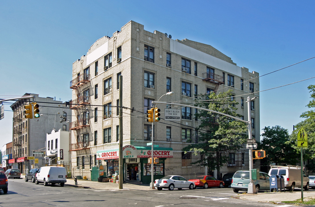 40-01 Crescent St in Long Island City, NY - Foto de edificio