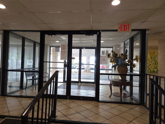 4158 Inverrary Dr in Lauderhill, FL - Building Photo - Building Photo