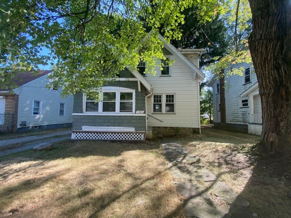 1485 Rockaway St in Akron, OH - Building Photo