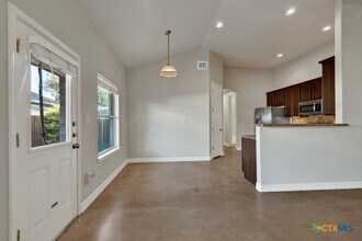 388 E Faust St in New Braunfels, TX - Building Photo - Building Photo