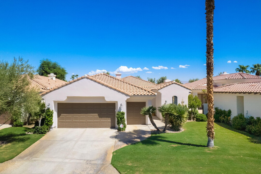 79320 Toronja in La Quinta, CA - Foto de edificio