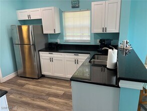 9320 Water Lily Ct in Ft. Myers, FL - Foto de edificio - Building Photo