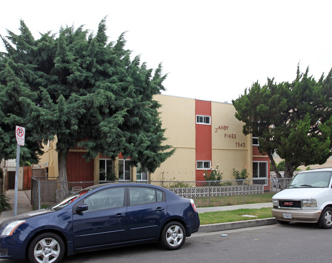 7543 Canby Ave in Reseda, CA - Building Photo - Building Photo