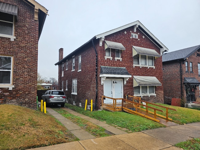 4645 Shirley Pl in St. Louis, MO - Foto de edificio - Building Photo