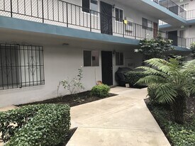 4885 Cole St in San Diego, CA - Building Photo
