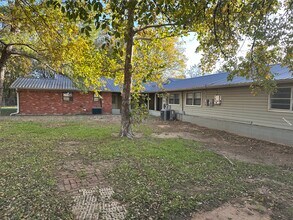 13520 NW Cache Rd in Lawton, OK - Foto de edificio - Building Photo